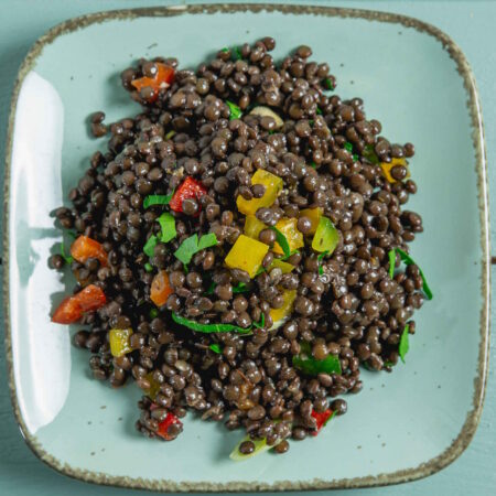 Linsen-Salat (Beluga-Linsen/frische Paprika/Za’atar-Dressing)