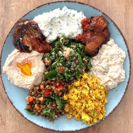 Große gemischte Vorspeisen-Platte – 7 Vorspeisen (kalt/warm)