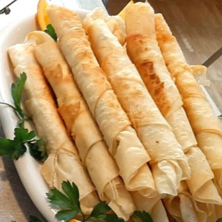 Börek gefüllt mit Ziegenfrischkäse/Granatapfelkerne  Schafsfeta/Petersilie