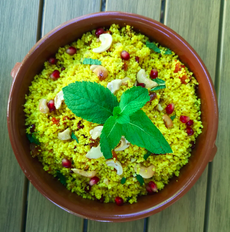 Gewürz-Couscous mit Kürbis, Datteln und Kichererbsen